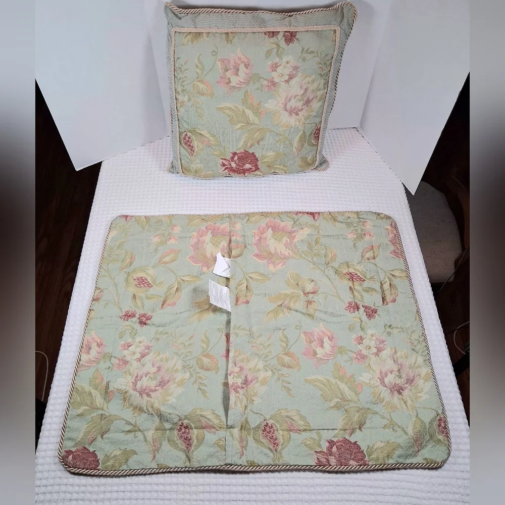 Ashley Furniture Throw Pillow & 2 Std. Shams Light Green Floral Braided Detail